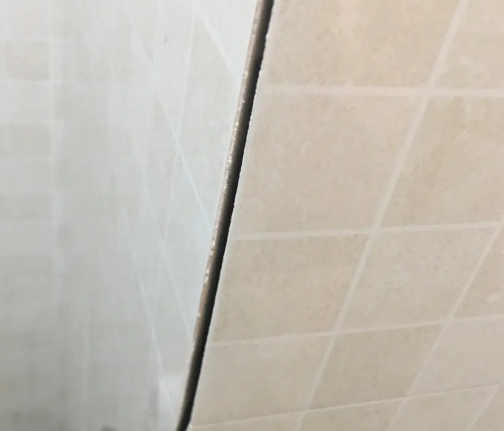 滦平瓷砖空鼓维修公司分享阳台瓷砖脱落的修复过程可以分为以下几个步骤