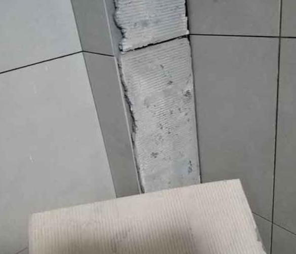 滦平瓷砖空鼓维修公司分享下厨房瓷砖脱落的补救措施。
